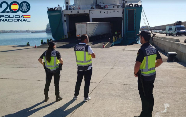 La Policía Nacional detiene a tres individuos en el barco que realiza el trayecto Barcelona a Ibiza por delito contra la salud pública